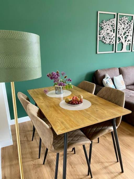 2-Zimmer Zentral In Ferdinandshof, Wlan Modern Εξωτερικό φωτογραφία