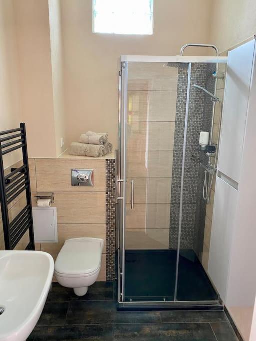 2-Zimmer Zentral In Ferdinandshof, Wlan Modern Εξωτερικό φωτογραφία